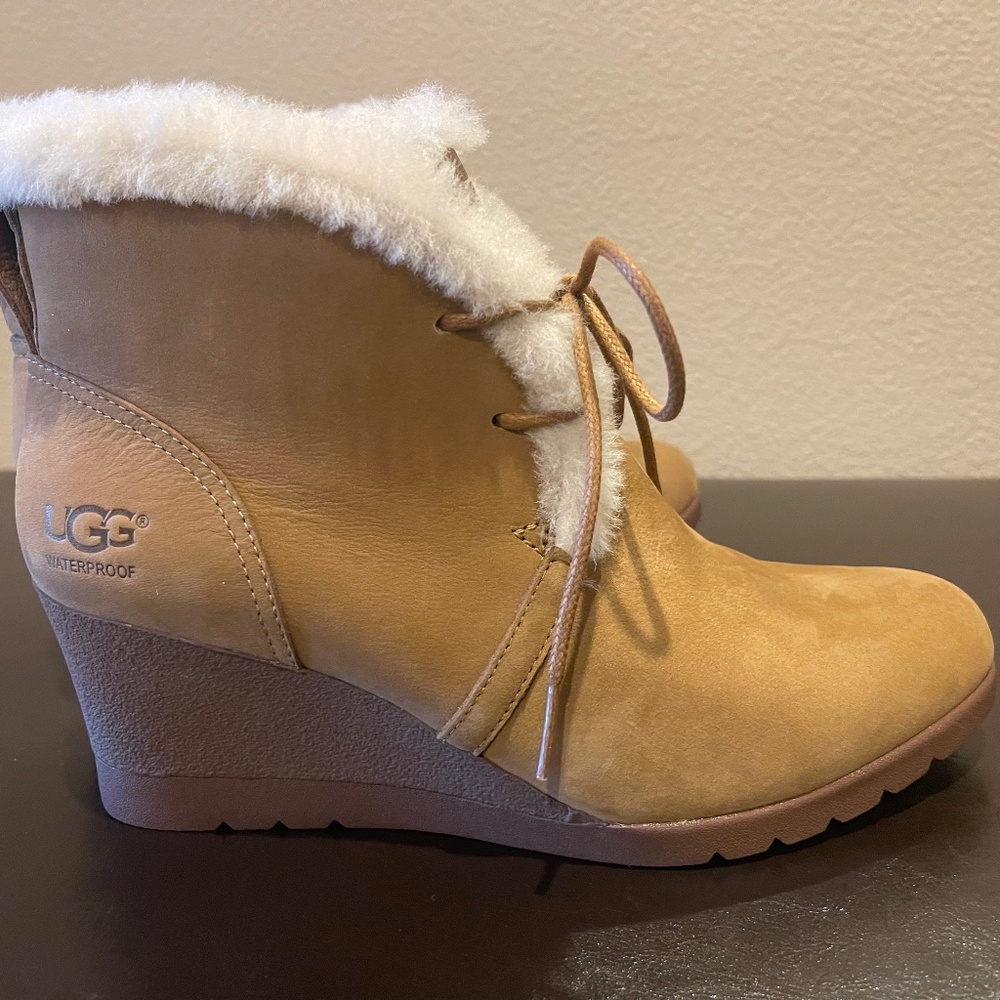 Women’s size 7 UGG chestnut wedge boots